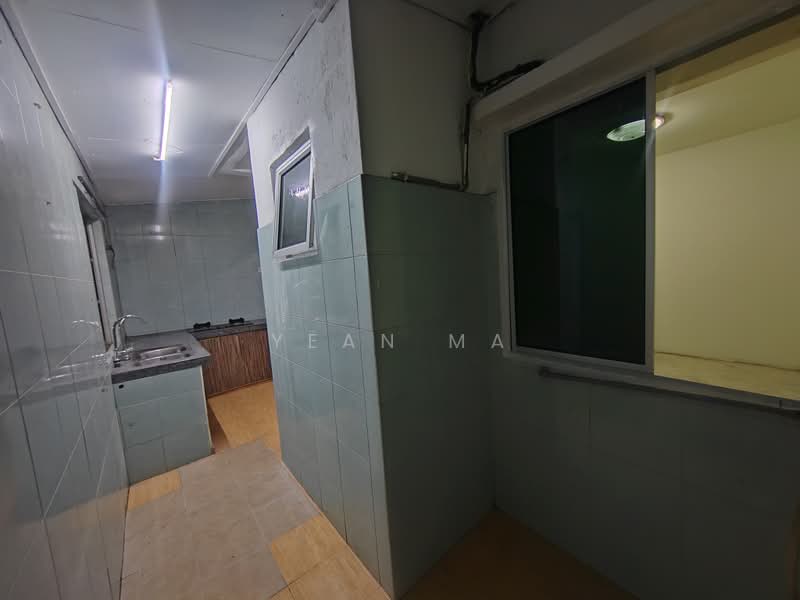 Terraced House for Sale in Bandar Country Homes (Rawang) - Yean Ma - Kitchen - PropertyGuru.com.my