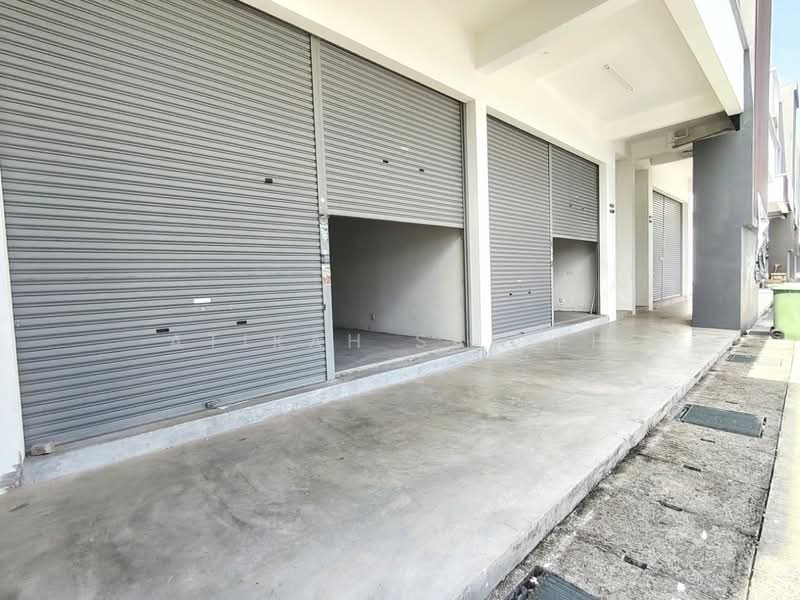 Kedai / Pejabat untuk Dijual di Bertam (Kepala Batas) - Atikah Salleh - Spacious front walkway - PropertyGuru.com.my