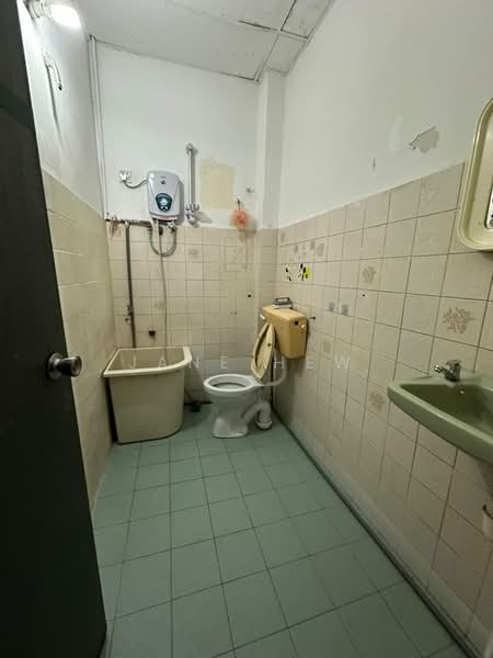 Rumah Teres 2 Tingkat untuk Dijual di Wangsa Maju (Kuala Lumpur) - Jane Hew - Bathroom - PropertyGuru.com.my