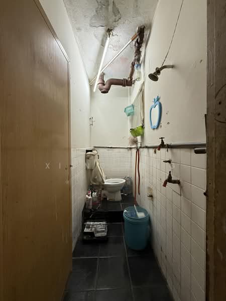 Rumah Flat untuk Dijual di Flat Dato Ahmad Razali - Xiang Rong - Bathroom - PropertyGuru.com.my