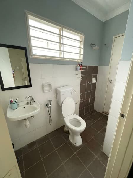 2-storey Terraced House for Sale in Bandar Saujana Putra (Tanjong Duabelas) - Irwan Affandi - Bathroom - PropertyGuru.com.my