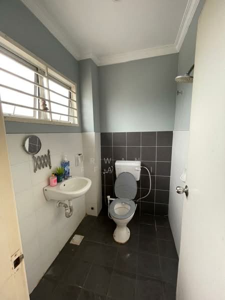 2-storey Terraced House for Sale in Bandar Saujana Putra (Tanjong Duabelas) - Irwan Affandi - Bathroom - PropertyGuru.com.my