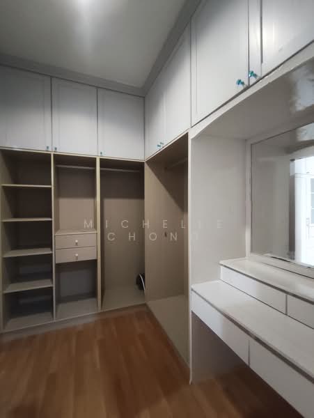 2-storey Terraced House for Sale in Denai Alam (Shah Alam) - Michelle Chong - Master bedroom wardrobe - PropertyGuru.com.my