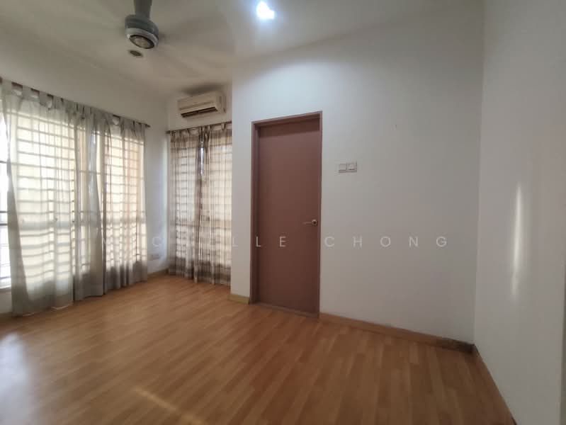 2-storey Terraced House for Sale in Denai Alam (Shah Alam) - Michelle Chong - 2nd bedroom - PropertyGuru.com.my