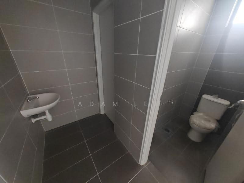 Kilang Teres untuk Disewa di Kulai (Johor) - Adam Lee - Bathroom - PropertyGuru.com.my