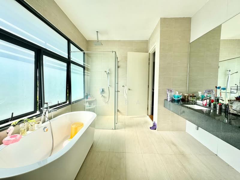 Semi-Detached House for Sale in Taman Equine (Seri Kembangan) - Fakhzan Badiran - Bathroom - PropertyGuru.com.my