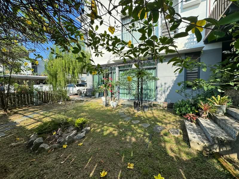 Semi-Detached House for Sale in Taman Equine (Seri Kembangan) - Fakhzan Badiran - Exterior - PropertyGuru.com.my