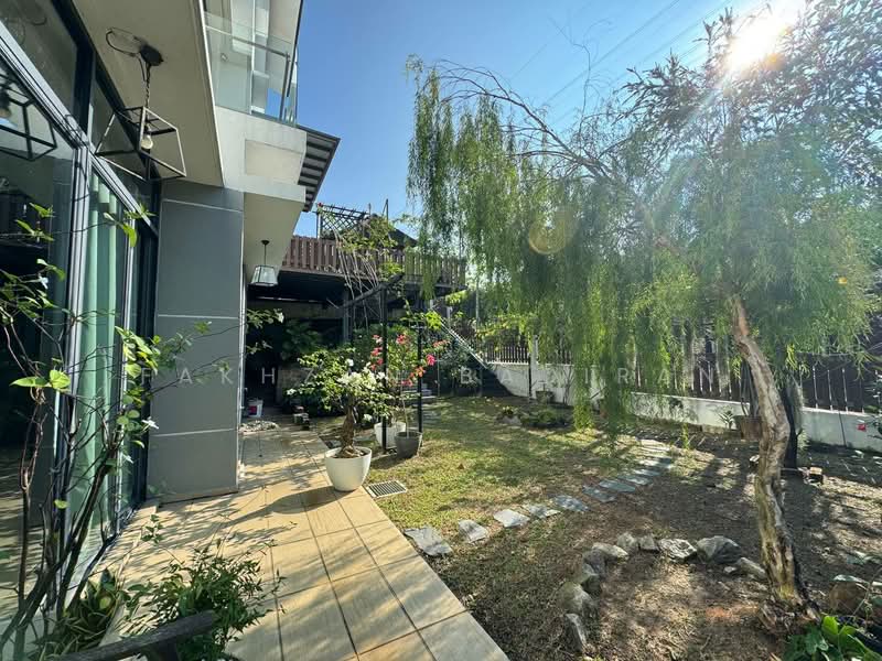 Semi-Detached House for Sale in Taman Equine (Seri Kembangan) - Fakhzan Badiran - Exterior - PropertyGuru.com.my