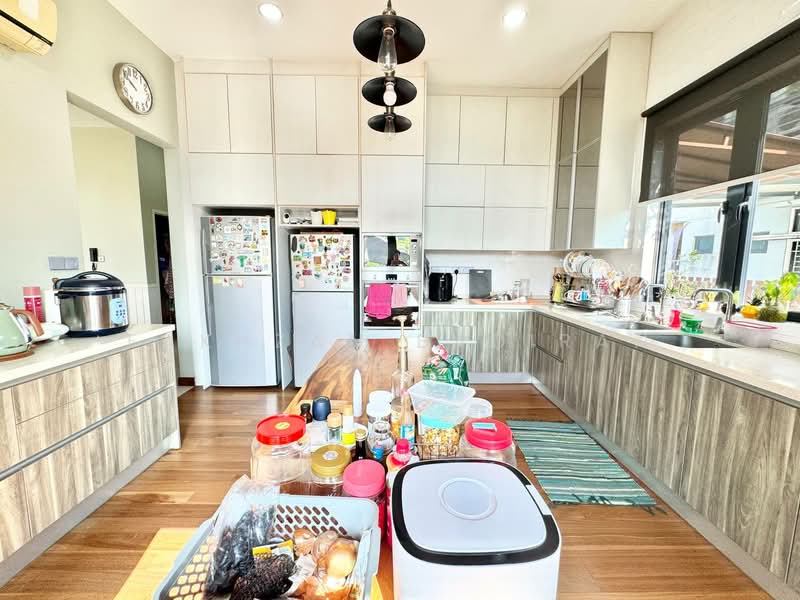 Semi-Detached House for Sale in Taman Equine (Seri Kembangan) - Fakhzan Badiran - Kitchen - PropertyGuru.com.my