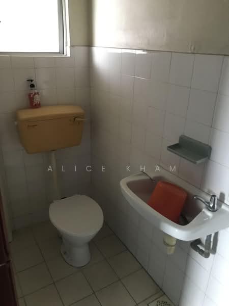 Pangsapuri untuk Disewa di Permai @ USJ 1 (Coral Court) - Alice Kham - Bathroom - PropertyGuru.com.my