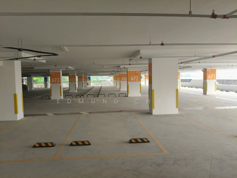 Kedai / Pejabat untuk Disewa di Puchong (Selangor) - Edmund Chan - Car Park - PropertyGuru.com.my