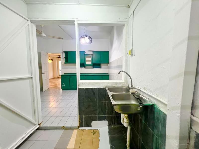 Rumah Teres 2.5 Tingkat untuk Dijual di Ampang Jaya (Ampang) - Ali Idris - Kitchen - PropertyGuru.com.my