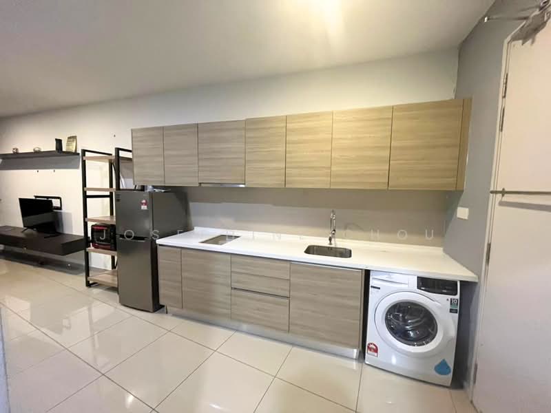 Servis Apartment untuk Dijual di i-Suite @ i-City - Josephine Chou - Kitchen - PropertyGuru.com.my