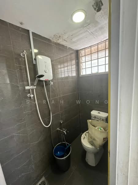 Kedai / Pejabat untuk Disewa di Bandar Puteri Puchong (Puchong) - Sarah Wong - Bathroom - PropertyGuru.com.my