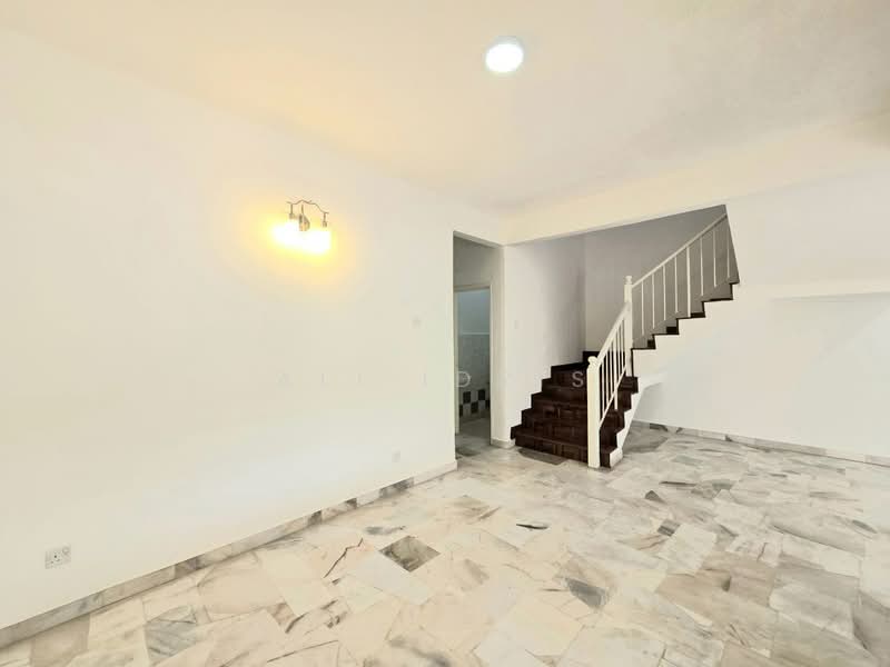 Rumah Teres 2 Tingkat untuk Dijual di Seksyen 7 (Bangi) - Ali Idris - Living Room - PropertyGuru.com.my