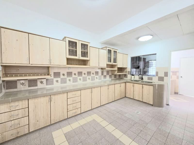 Rumah Teres 2 Tingkat untuk Dijual di Seksyen 7 (Bangi) - Ali Idris - Kitchen - PropertyGuru.com.my