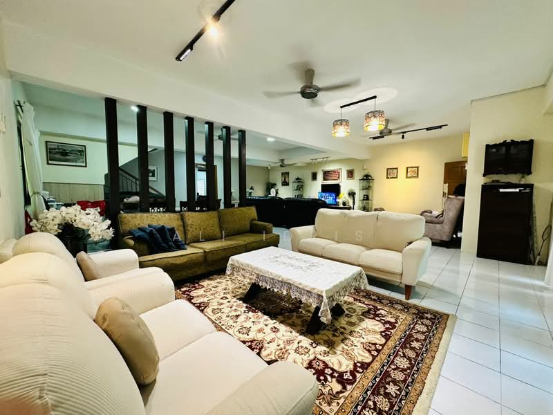 Rumah Teres 2 Tingkat untuk Dijual di Taman Bukit Subang (Shah Alam) - Ali Idris - Living Room - PropertyGuru.com.my