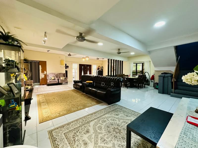 Rumah Teres 2 Tingkat untuk Dijual di Taman Bukit Subang (Shah Alam) - Ali Idris - Living Room - PropertyGuru.com.my