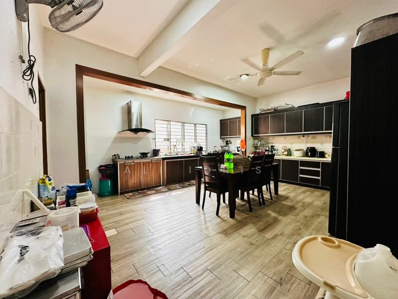 Rumah Teres 2 Tingkat untuk Dijual di Taman Bukit Subang (Shah Alam) - Ali Idris - Kitchen - PropertyGuru.com.my