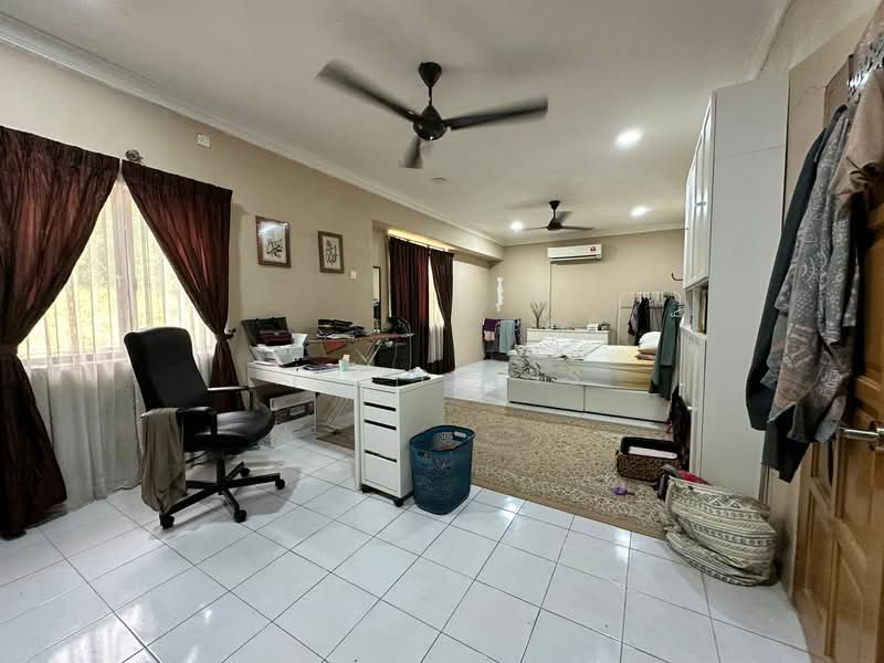 Rumah Teres 2 Tingkat untuk Dijual di Taman Bukit Subang (Shah Alam) - Ali Idris - Bedroom - PropertyGuru.com.my