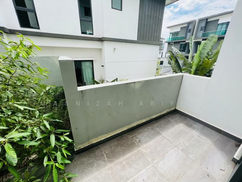 Rumah Berkembar untuk Dijual di Desa Petaling (Kuala Lumpur) - Masnizah Arifin - Balcony - PropertyGuru.com.my