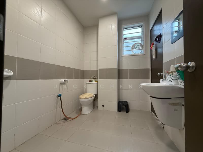 2-storey Terraced House for Sale in Kota Emerald (Rawang) - Jack Cheng - Bathroom - PropertyGuru.com.my