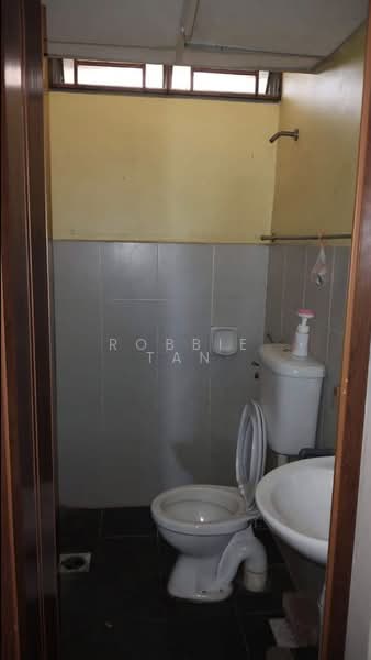 Shop for Rent in Taman Sierra Perdana (Masai) - Robbie Tan - Bathroom - PropertyGuru.com.my