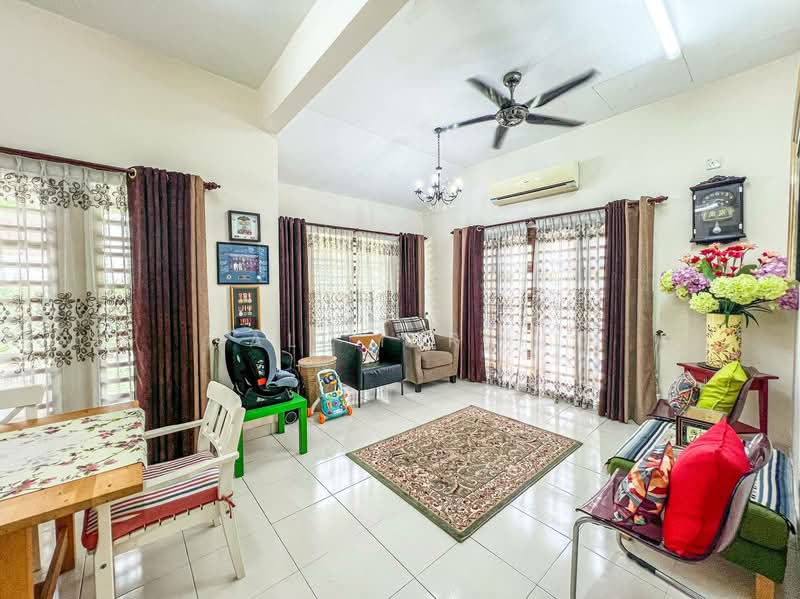 Rumah Berkembar untuk Dijual di Nilai Impian (Nilai) - Ali Idris - Living Room - PropertyGuru.com.my