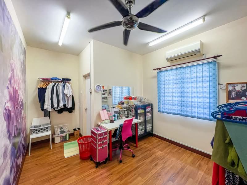 Rumah Berkembar untuk Dijual di Nilai Impian (Nilai) - Ali Idris - Study - PropertyGuru.com.my