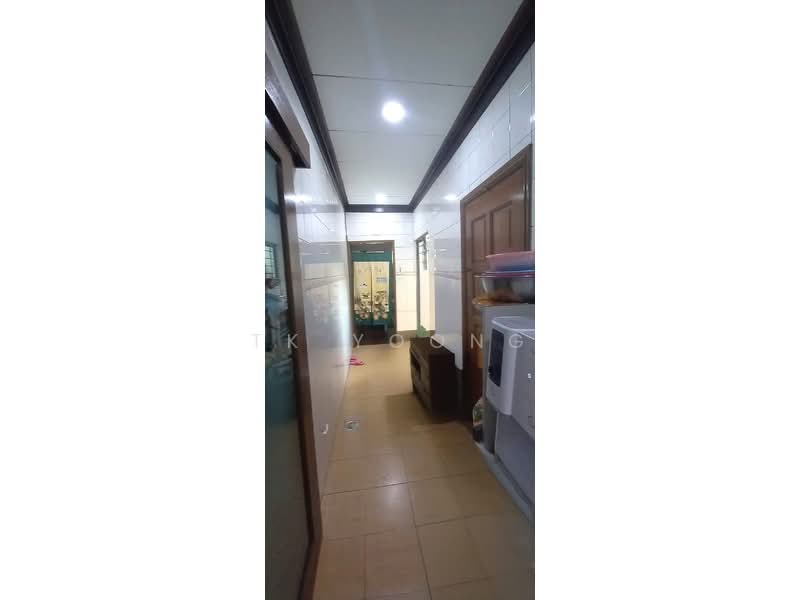 Rumah Teres untuk Dijual di Taman Bukit Subang (Shah Alam) - TK Yoong - Corridor - PropertyGuru.com.my