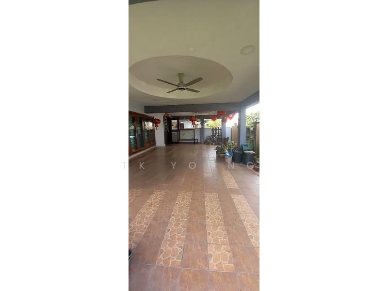 Rumah Teres untuk Dijual di Taman Bukit Subang (Shah Alam) - TK Yoong - Exterior - PropertyGuru.com.my
