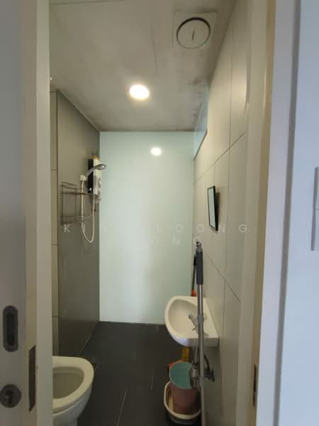 Service Residence for Sale at Latitud 3 - King Loong Chong - Bathroom - PropertyGuru.com.my