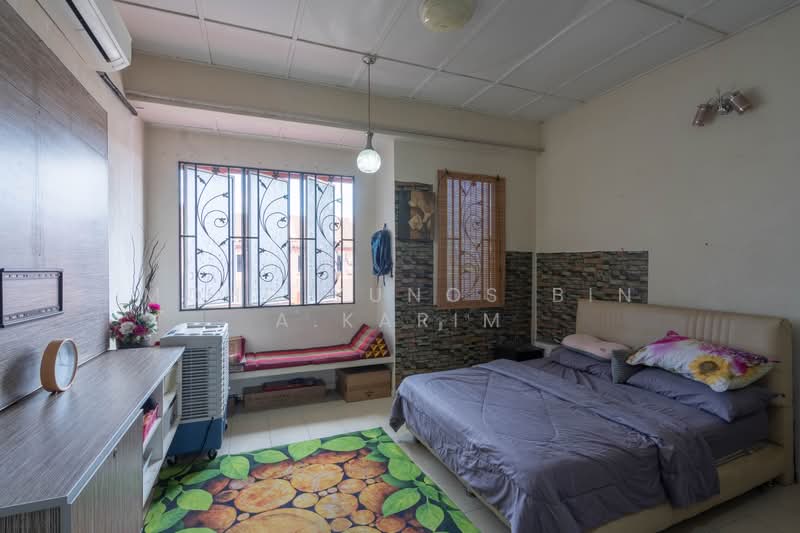 Rumah Teres 2 Tingkat untuk Dijual di Alam Budiman (Shah Alam) - Mohd Yunos Bin A.Karim - Bedroom - PropertyGuru.com.my