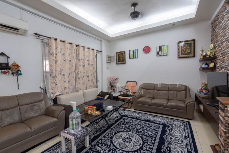 Rumah Teres 2 Tingkat untuk Dijual di Alam Budiman (Shah Alam) - Mohd Yunos Bin A.Karim - Living Room - PropertyGuru.com.my