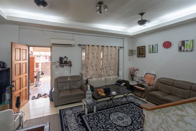 Rumah Teres 2 Tingkat untuk Dijual di Alam Budiman (Shah Alam) - Mohd Yunos Bin A.Karim - Living Room - PropertyGuru.com.my