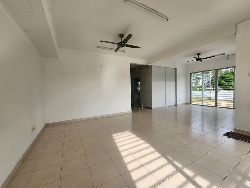 2-storey Terraced House for Sale in Bandar Seri Coalfields (Sungai Buloh) - Jimmy Tan - Living Room - PropertyGuru.com.my