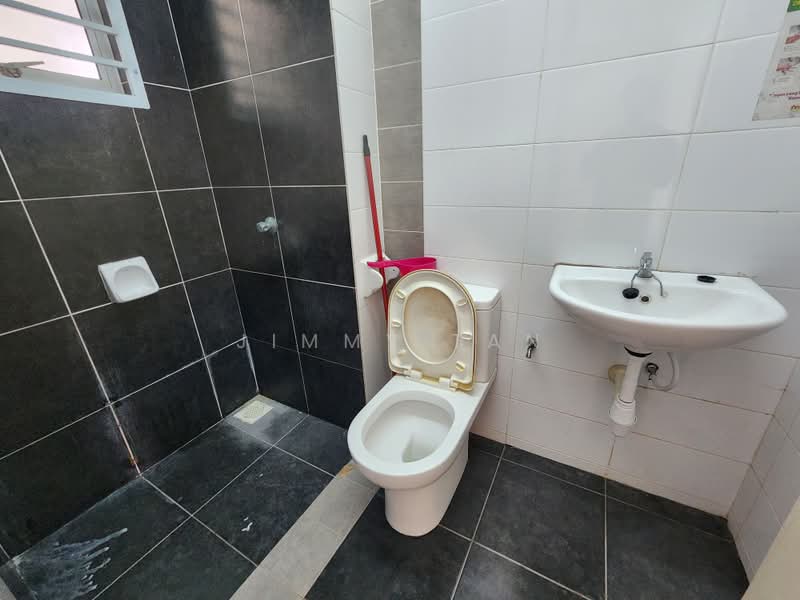 2-storey Terraced House for Sale in Bandar Seri Coalfields (Sungai Buloh) - Jimmy Tan - Bathroom - PropertyGuru.com.my