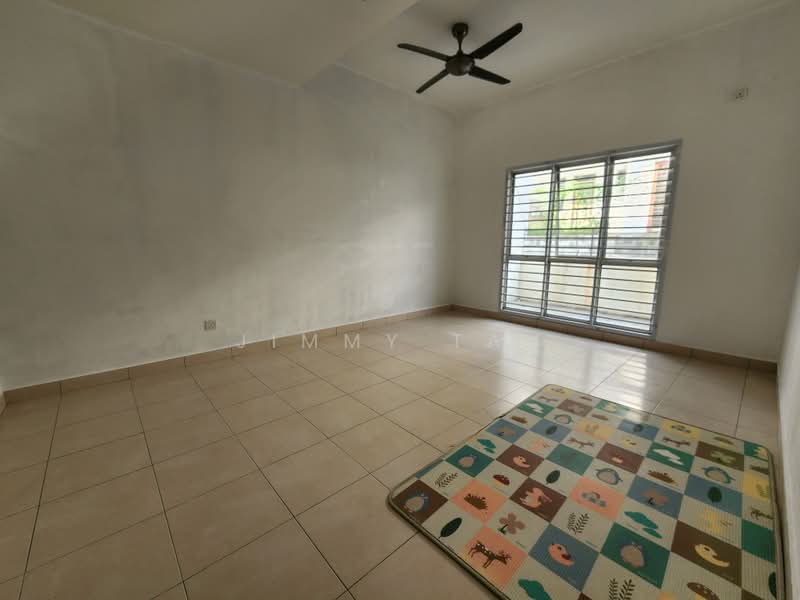 2-storey Terraced House for Sale in Bandar Seri Coalfields (Sungai Buloh) - Jimmy Tan - Living Room - PropertyGuru.com.my