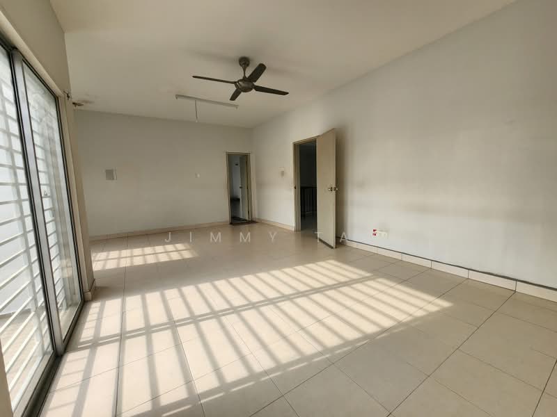 2-storey Terraced House for Sale in Bandar Seri Coalfields (Sungai Buloh) - Jimmy Tan - Living Room - PropertyGuru.com.my