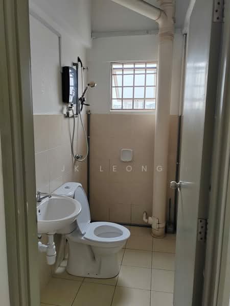 Service Residence for Sale at Beverly Tower @ Plaza Medan Putra - JK Leong - Bathroom - PropertyGuru.com.my