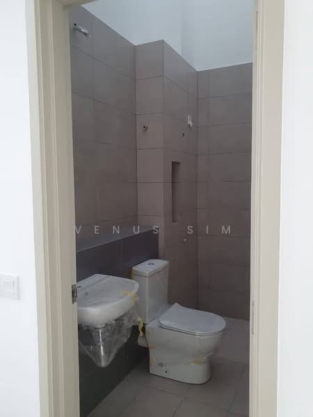 Rumah Teres 2 Tingkat untuk Disewa di Telok Panglima Garang (Selangor) - Venus Sim - Bathroom - PropertyGuru.com.my