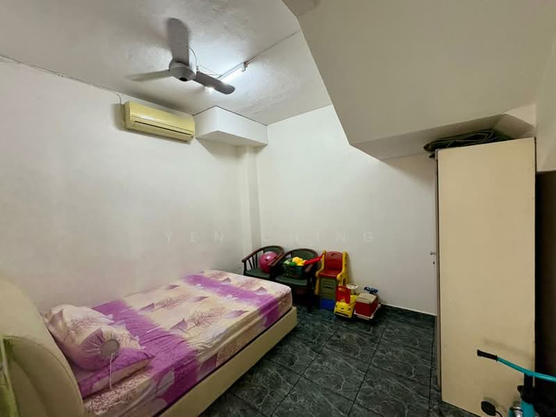 2-storey Terraced House for Sale in Taman Kepong (Kepong) - Yen Ching - Bedroom - PropertyGuru.com.my