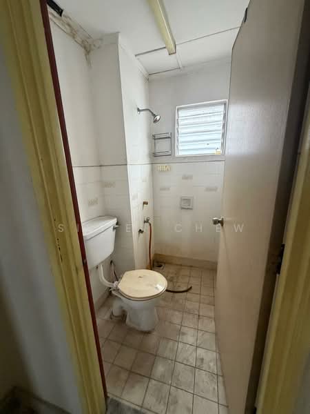 Pangsapuri untuk Dijual di Kesuma Apartment - Si Jei Chew - Bathroom - PropertyGuru.com.my