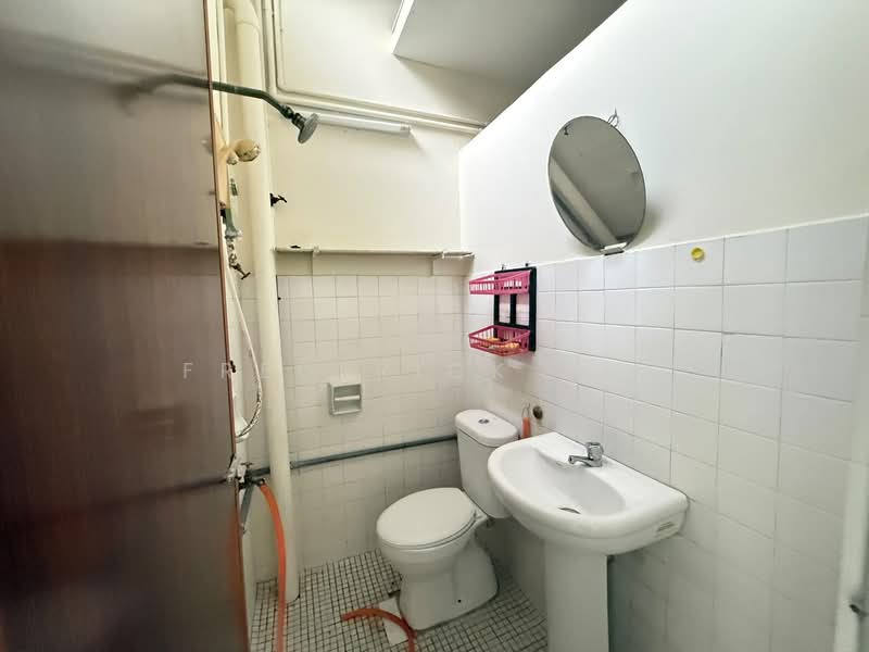 Rumah Teres 1 Tingkat untuk Disewa di Bandar Sri Damansara (Selangor) - Frederick Tan - Bathroom - PropertyGuru.com.my