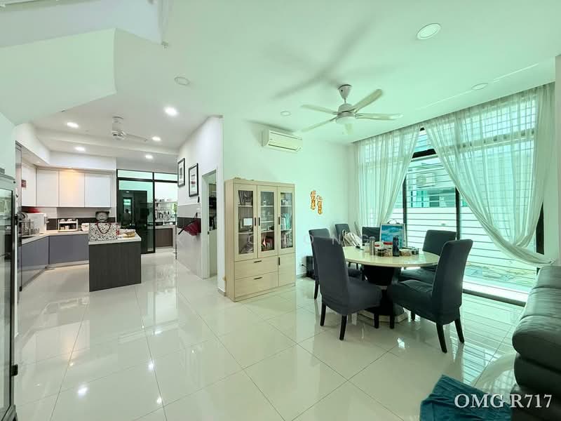 Rumah Kluster untuk Dijual di Setia Utama (Setia Alam) - KH Chong - Living Room - PropertyGuru.com.my