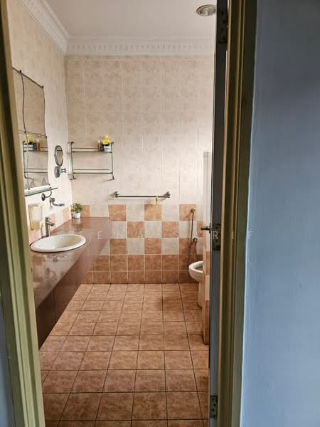 2-storey Terraced House for Sale in Bukit Jelutong (Shah Alam) - Reena Sarif - PropertyGuru.com.my
