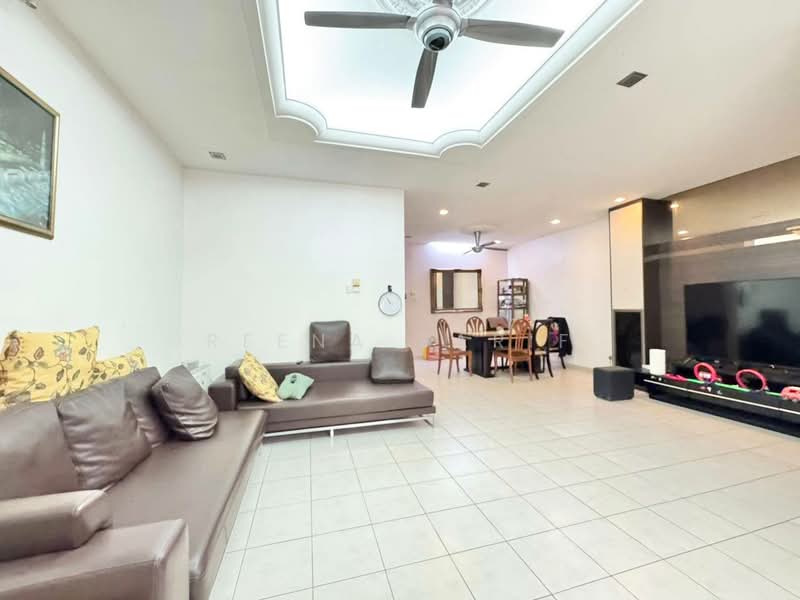 2-storey Terraced House for Sale in Bukit Jelutong (Shah Alam) - Reena Sarif - Living Room - PropertyGuru.com.my