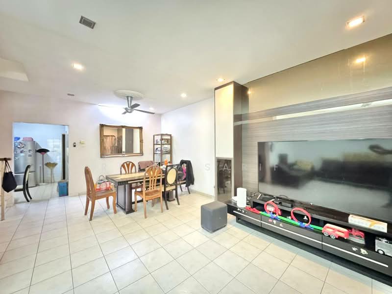 2-storey Terraced House for Sale in Bukit Jelutong (Shah Alam) - Reena Sarif - Living Room - PropertyGuru.com.my