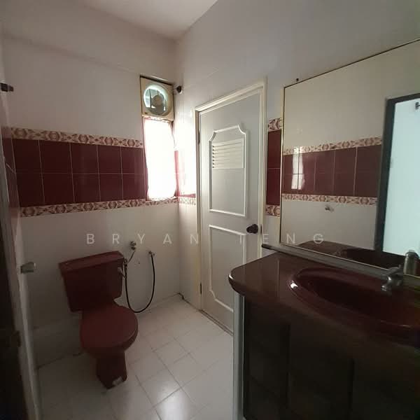 Apartment for Sale at Lavinia Apartments - Bryan Teng - Bathroom - PropertyGuru.com.my