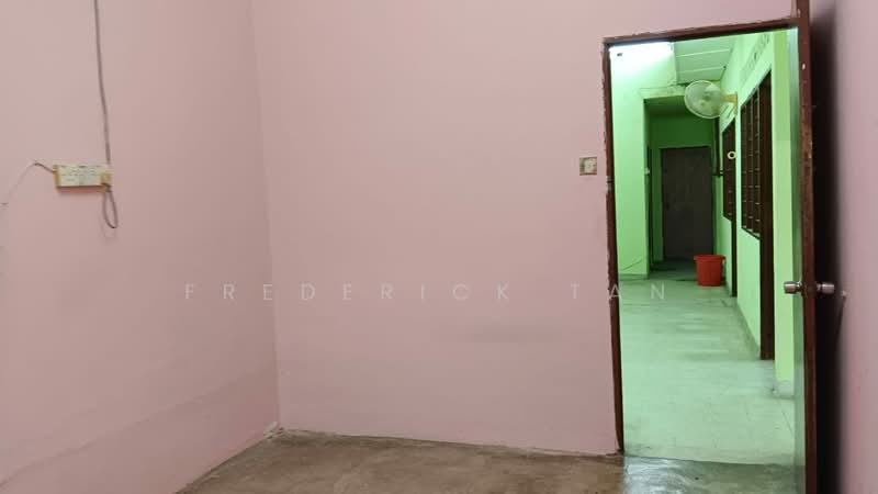 1-storey Terraced House for Sale in Taman Ehsan (Kepong) - Frederick Tan - Corridor - PropertyGuru.com.my